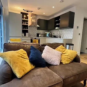 Modern & Stylish 1 Bedroom Flat Apartment London